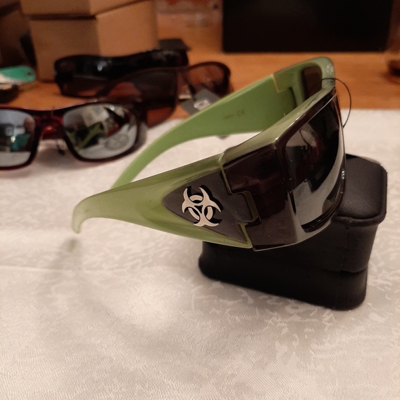 Womans Sunglasses - Picture 2 of 8